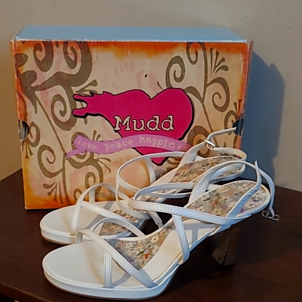 Mudd Elisa White Smooth Heels, Size 10
